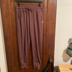 Senita Weekend Jogger in Fossil